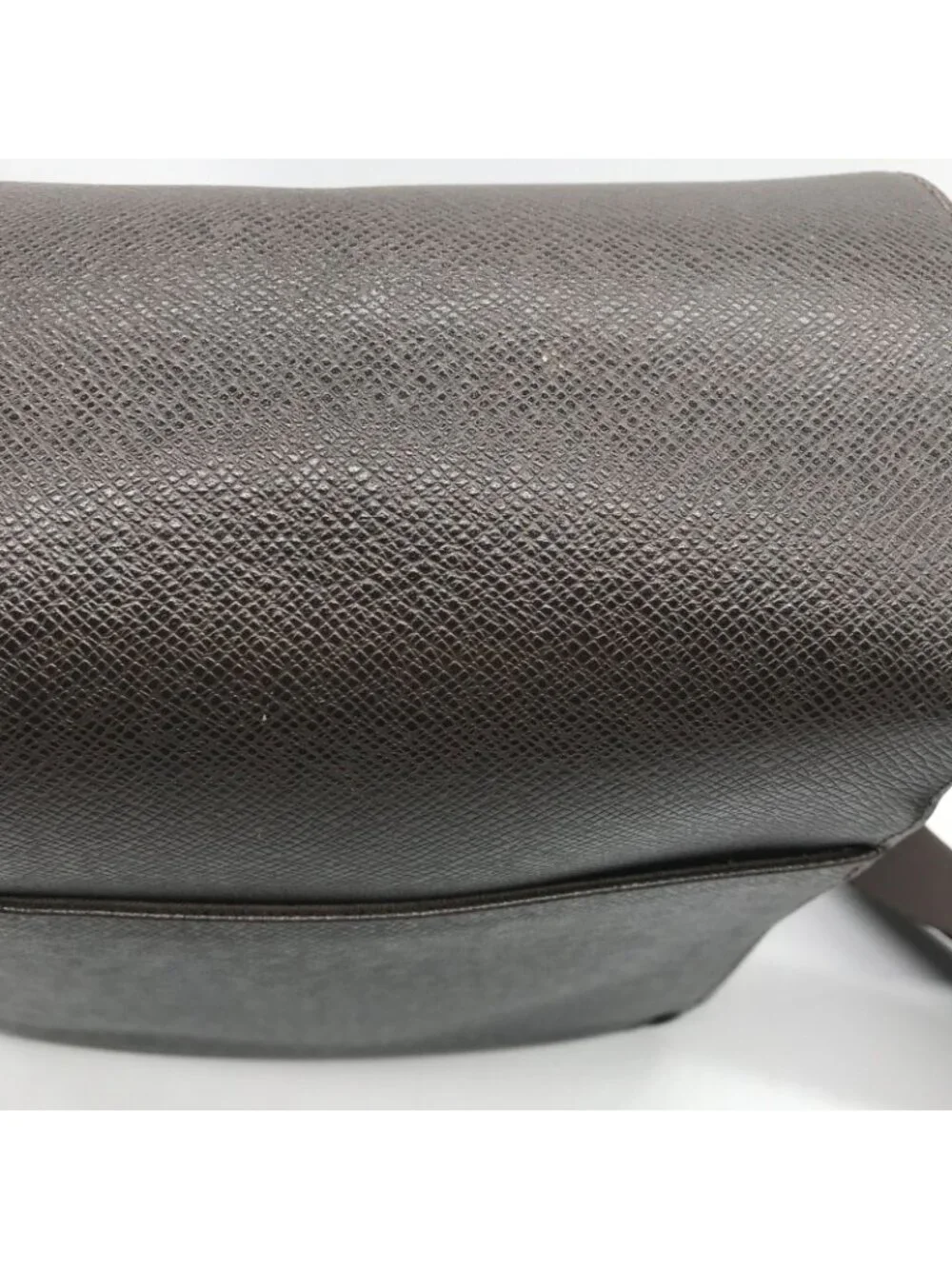 Louis Vuitton Taiga Shoulder Bag